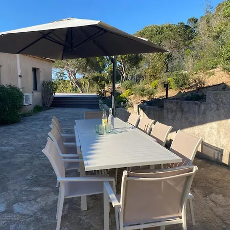 Vue Mer, Piscine Et A Pied - 9 Pers *