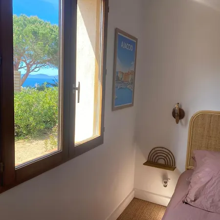 Vue Mer, Piscine Et A Pied - 9 Pers